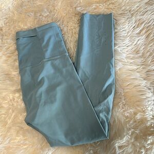 Lululemon size 6